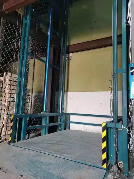 液壓升降機(jī)如何選用正確的液壓油？