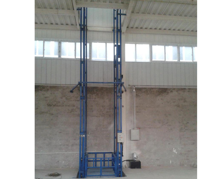 單缸雙柱鏈條導(dǎo)(dǎo)軌式升降作業(yè)(yè)平臺(tái)(tái)